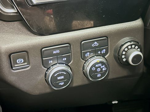 Used 2024 GMC Sierra 1500 Elevation image 17