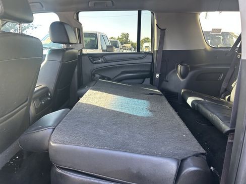 Used 2017 Chevrolet Suburban LT image 21