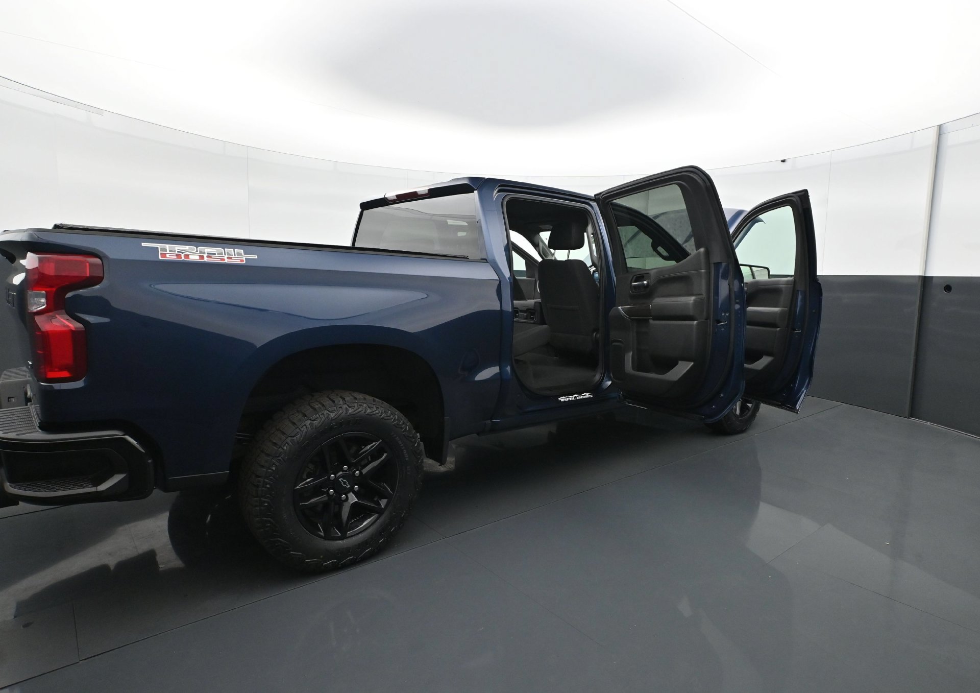 Used 2021 Chevrolet Silverado 1500 LT Trail Boss w/ Bed Protection Package AWD/4WD image 34