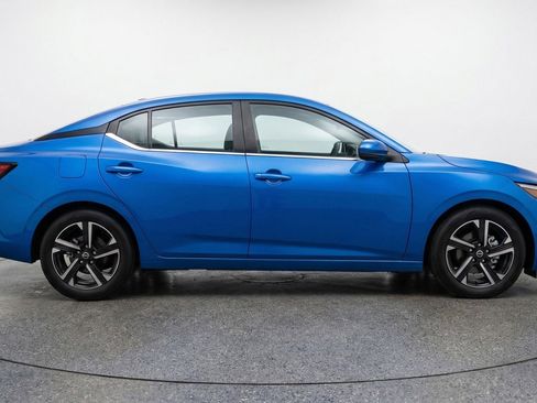 Used 2025 Nissan Sentra SV FWD image 11