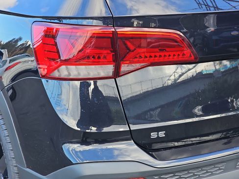 Certified 2023 Volkswagen Taos SE image 33