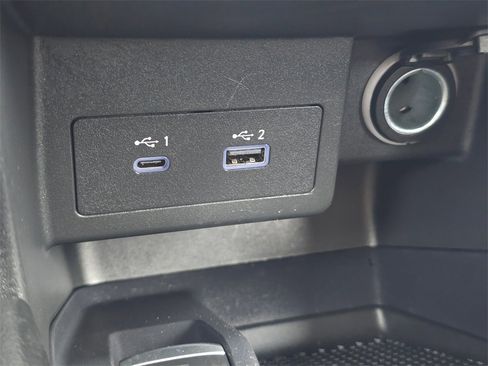 Used 2024 Nissan Kicks SV image 34