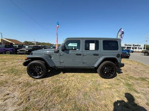 Used 2025 Jeep Wrangler Unlimited Sahara w/ Safety Group AWD/4WD image 4