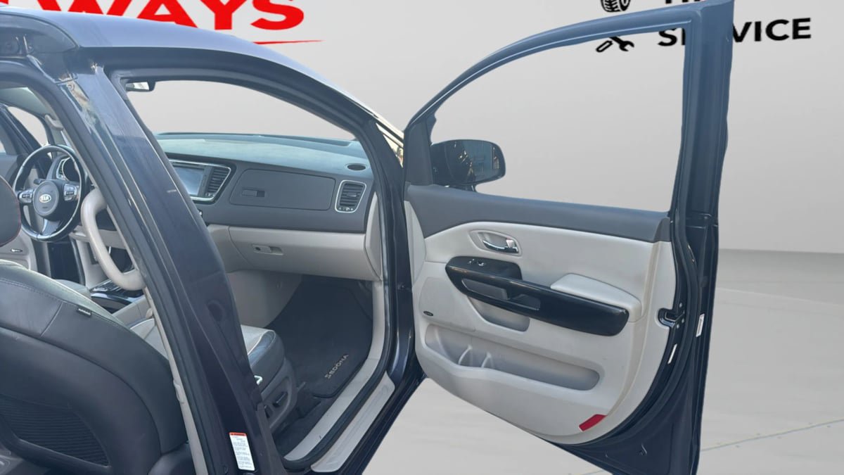 Used 2016 Kia Sedona SX FWD image 16