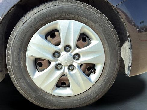 Used 2017 Kia Forte LX w/ LX Popular Package image 29