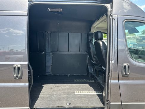 Used 2024 RAM ProMaster 2500 w/ Convenience Group FWD image 10