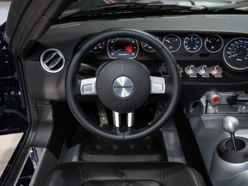 Used 2006 Ford GT RWD image 13