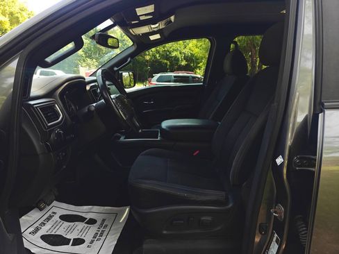 Used 2019 Nissan Titan SV w/ SV Convenience Package RWD image 15