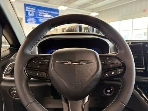 Used 2026 Chrysler Pacifica Limited w/ S Appearance Package FWD image 19