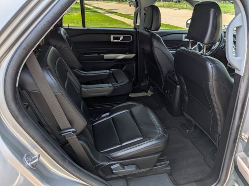 Used 2024 Ford Explorer XLT w/ Equipment Group 202A RWD image 15