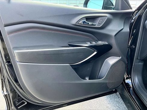 New 2026 Chevrolet Trax RS w/ Sunroof Package FWD image 25
