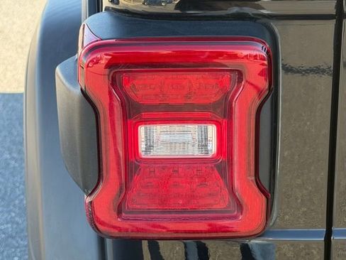 Used 2018 Jeep Wrangler Sport image 22