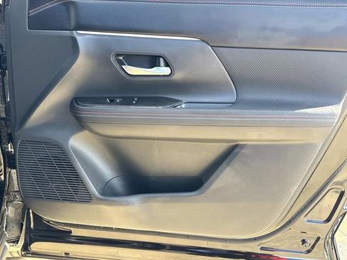 Used 2025 Nissan Kicks SR image 19