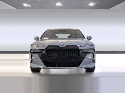 Used 2026 BMW i7 xDrive60 w/ Executive Package RWD image 5