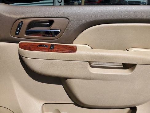 Used 2012 Chevrolet Suburban LTZ RWD image 40