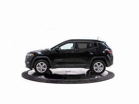 Used 2023 Jeep Compass Latitude image 2