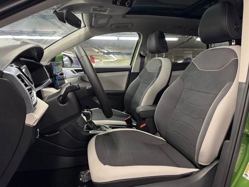 New 2025 Volkswagen Taos SE AWD/4WD image 19