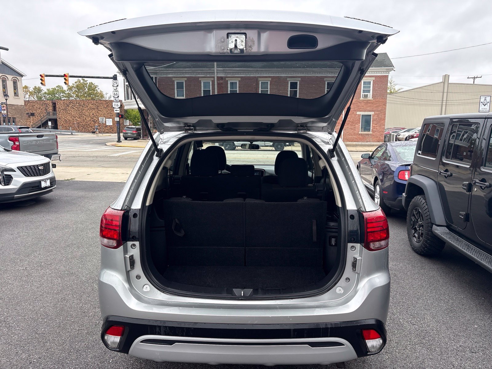 Used 2019 Mitsubishi Outlander AWD image 28