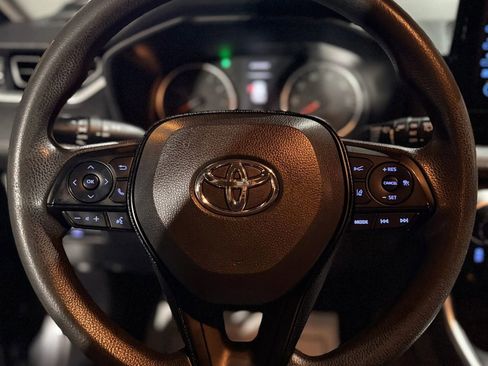 Used 2019 Toyota RAV4 XLE FWD image 16
