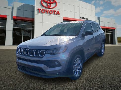 Used 2023 Jeep Compass Latitude AWD/4WD image 7