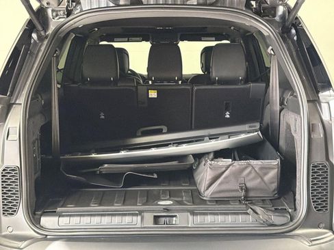 New 2026 Land Rover Discovery S image 28