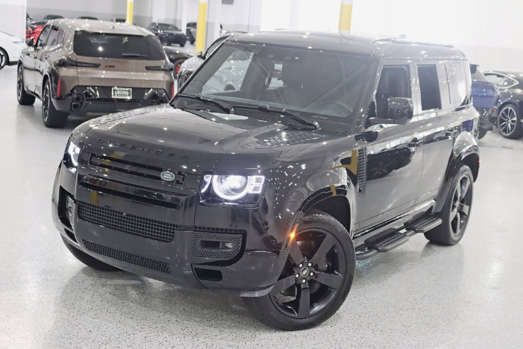 Used 2025 Land Rover Defender 110 X-Dynamic SE AWD/4WD image 6