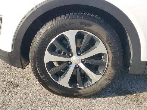 Used 2017 Kia Sorento EX image 8