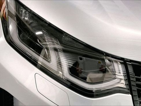 Certified 2025 Land Rover Discovery Sport S image 28