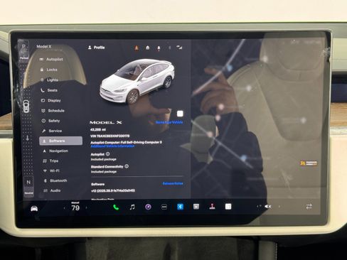 Used 2022 Tesla Model X image 30