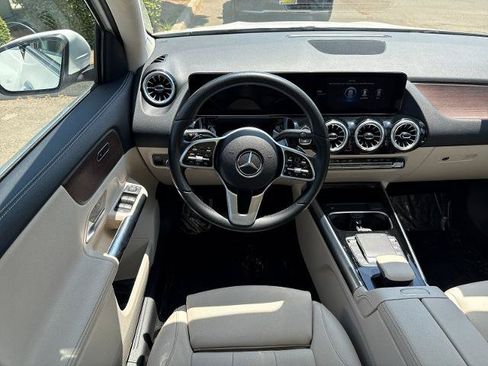 Used 2022 Mercedes-Benz GLA 250 4MATIC image 4