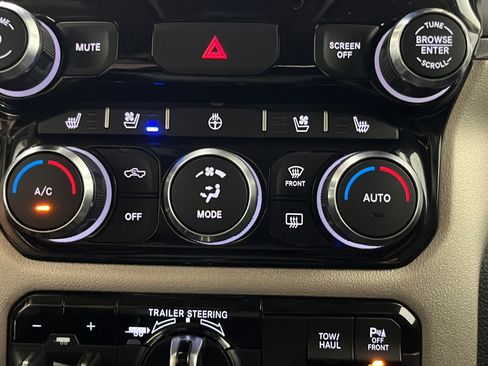 Used 2021 RAM 1500 Laramie AWD/4WD image 18