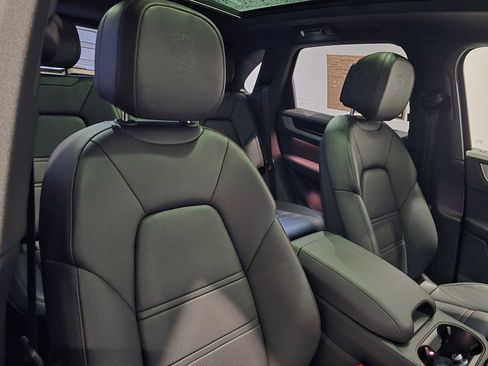 Used 2024 Porsche Cayenne S image 15