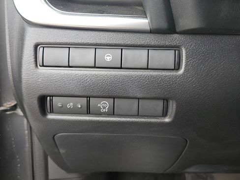 Used 2023 Nissan Rogue SV image 17