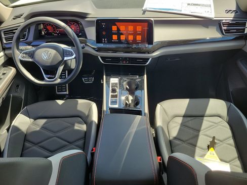 New 2026 Volkswagen Atlas Peak Edition image 2