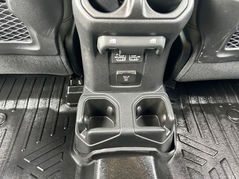 Used 2025 Jeep Gladiator Mojave AWD/4WD image 59