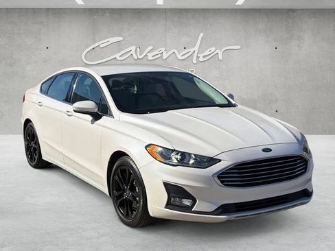 Used 2020 Ford Fusion SE w/ Equipment Group 151A image 2