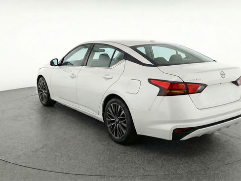 Used 2025 Nissan Altima 2.5 SV image 6