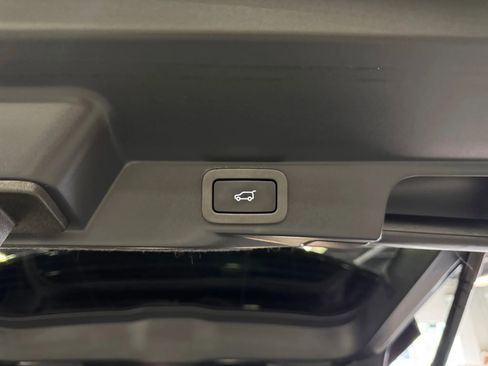 Used 2021 Land Rover Range Rover Sport SVR image 44