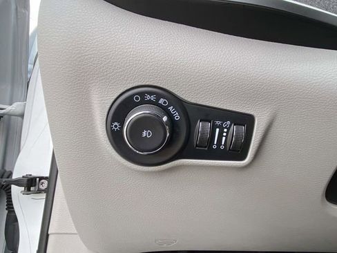 Used 2024 Jeep Compass Latitude image 21