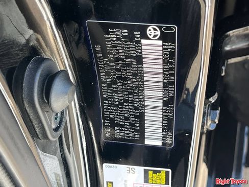 Certified 2025 Toyota Corolla LE FWD image 33