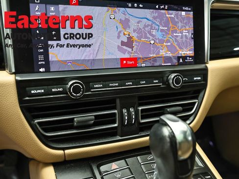 Used 2021 Porsche Macan AWD/4WD image 19