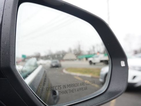 Used 2023 Audi Q8 Premium image 34