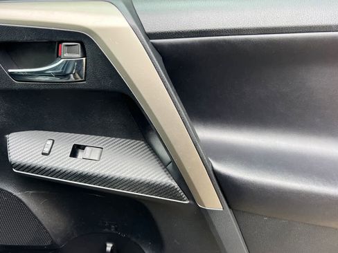 Used 2013 Toyota RAV4 Limited image 18