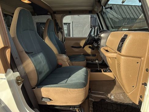 Used 2001 Jeep Wrangler Sahara image 14