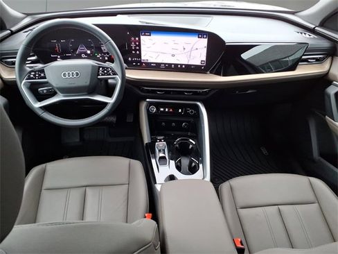 Used 2025 Audi Q5 Premium w/ Convenience Package image 10