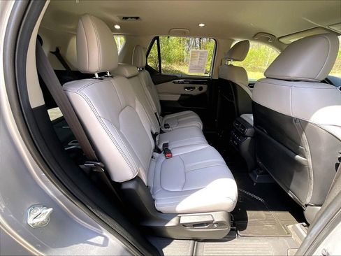 Used 2024 Honda Pilot EX-L image 16