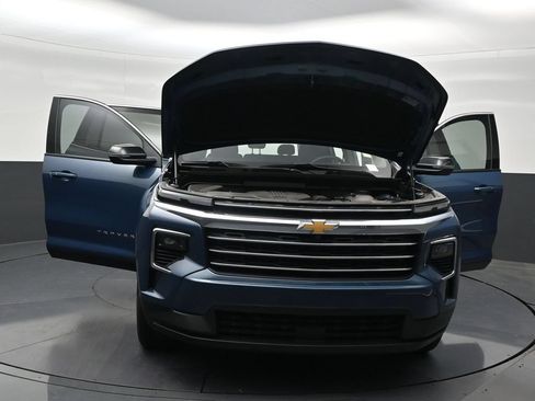 Used 2025 Chevrolet Traverse LT w/ Sun and Wheel Package FWD image 38