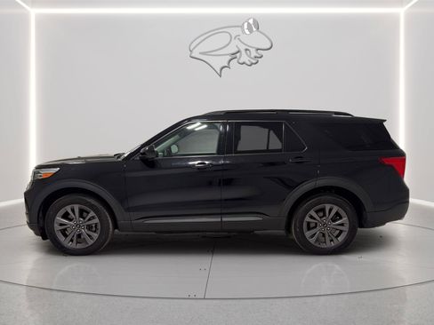 Used 2022 Ford Explorer XLT w/ Equipment Group 202A AWD/4WD image 3