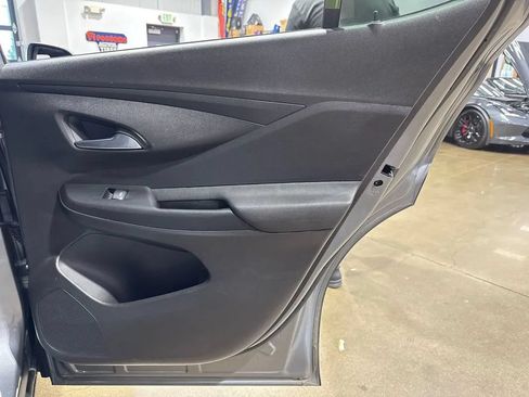 Used 2025 Buick Envista Preferred FWD image 37