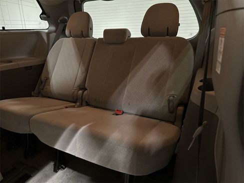 Used 2015 Toyota Sienna LE image 36